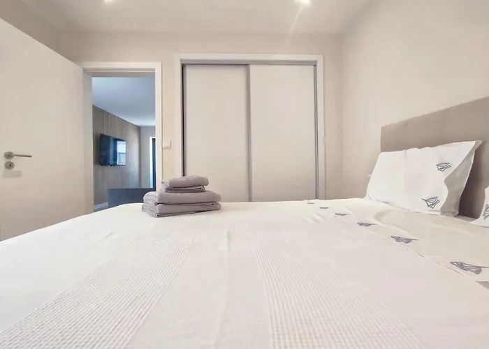 Casa Nautica T2 アパート オヴァール